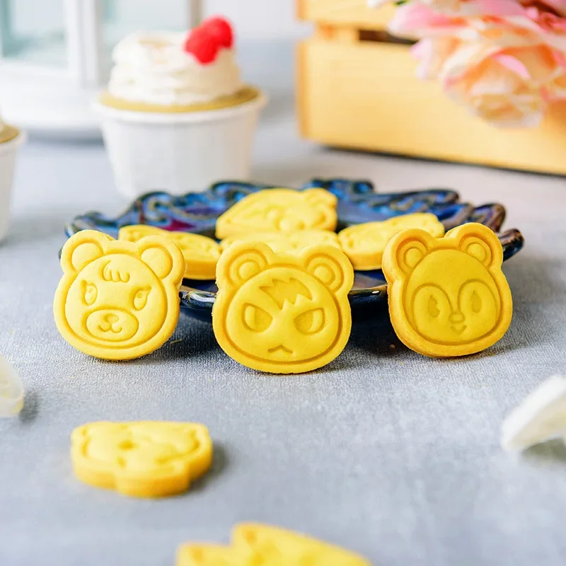 ケーキクッキーどうぶつの森カッターかわいいアニメフィギュアD - Kitchen For Baking のレビューと価格